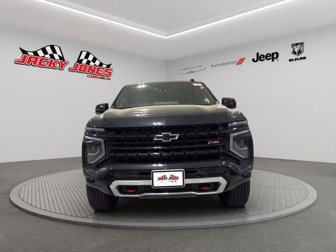 Used 2025 Chevrolet Suburban Z71 image 12