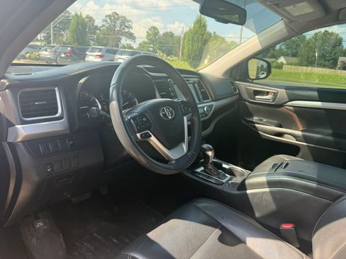 Used 2016 Toyota Highlander XLE AWD/4WD image 9