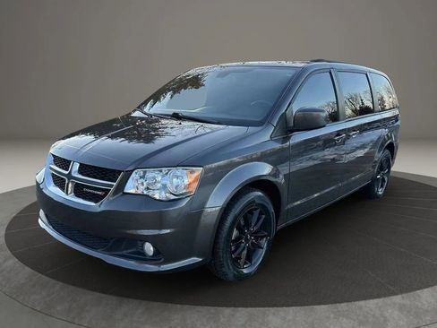 Used 2020 Dodge Grand Caravan SE FWD image 2