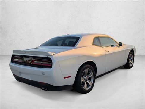 Used 2022 Dodge Challenger SXT image 5