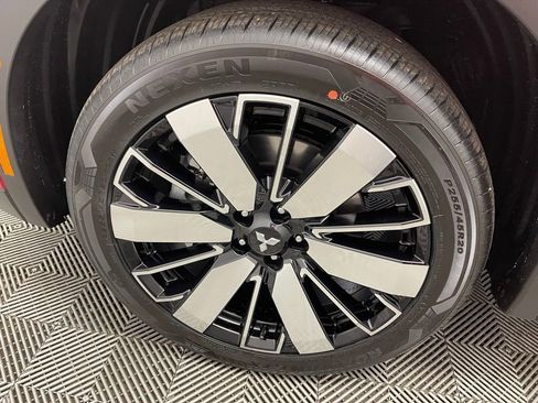 New 2025 Mitsubishi Outlander SE image 36