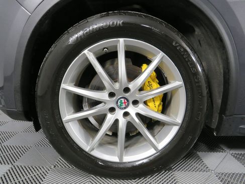 Used 2018 Alfa Romeo Stelvio Ti image 47