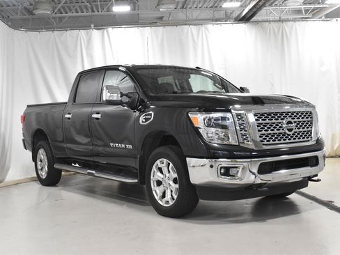 Used 2017 Nissan Titan SL image 28
