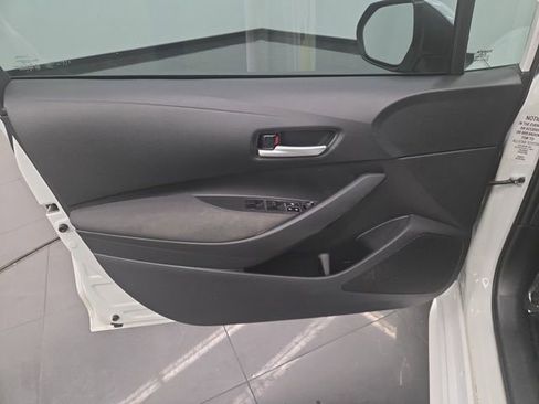 Used 2021 Toyota Corolla LE image 11