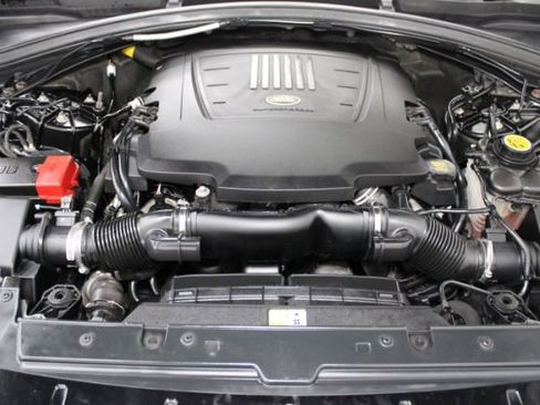 Used 2018 Land Rover Range Rover Velar R-Dynamic SE image 28