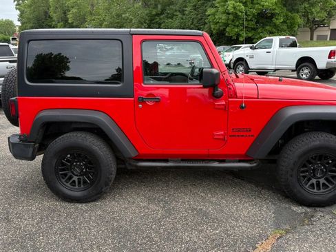 Used 2017 Jeep Wrangler Sport AWD/4WD image 9