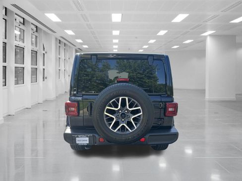 Used 2021 Jeep Wrangler Unlimited Sahara AWD/4WD image 6