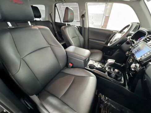 Used 2022 Toyota 4Runner TRD Off-Road Premium AWD/4WD image 31