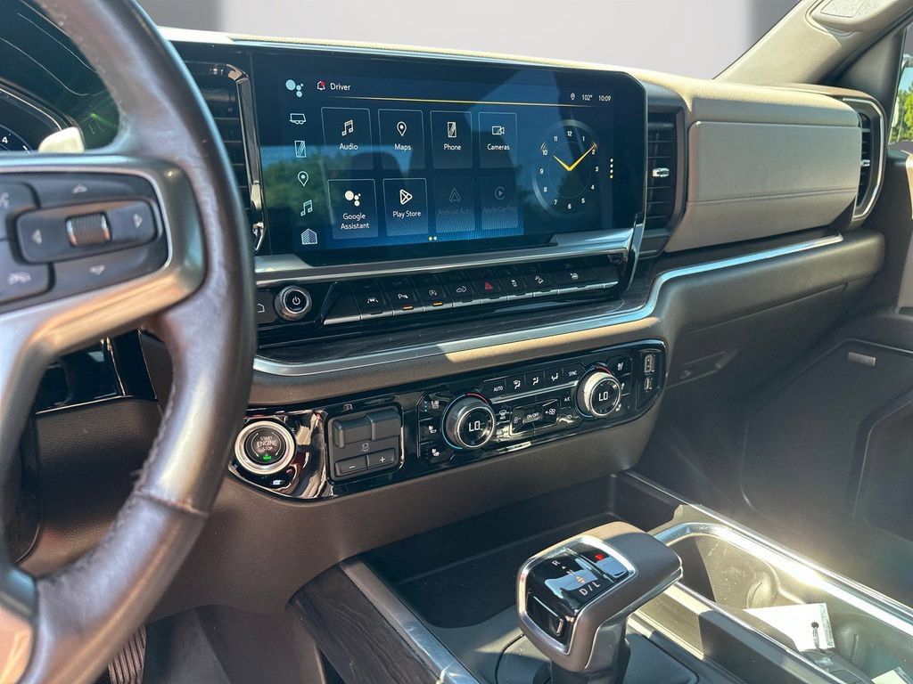 Used 2023 Chevrolet Silverado 1500 LTZ AWD/4WD image 15