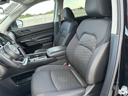 Used 2024 Nissan Pathfinder SV image 13