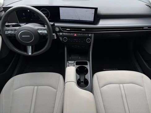 Used 2025 Hyundai Sonata SEL FWD image 9