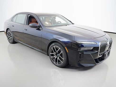 Used 2023 BMW 760i xDrive w/ Executive Package AWD/4WD image 2