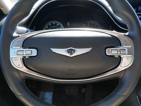 Used 2025 Genesis GV70 2.5T AWD/4WD image 25