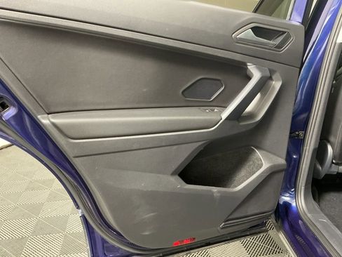 Used 2021 Volkswagen Tiguan SE w/ Panoramic Sunroof Package image 27