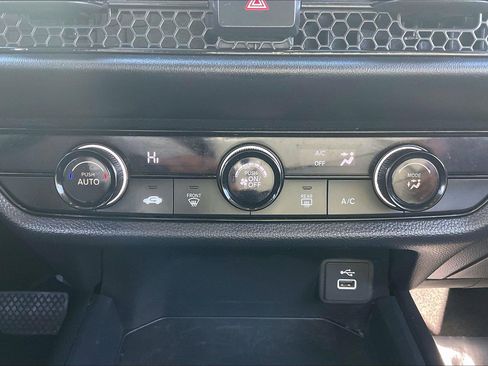 Used 2023 Honda HR-V LX image 32