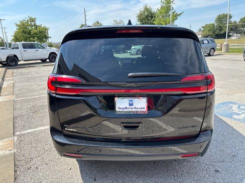 Used 2025 Chrysler Pacifica Limited FWD image 7