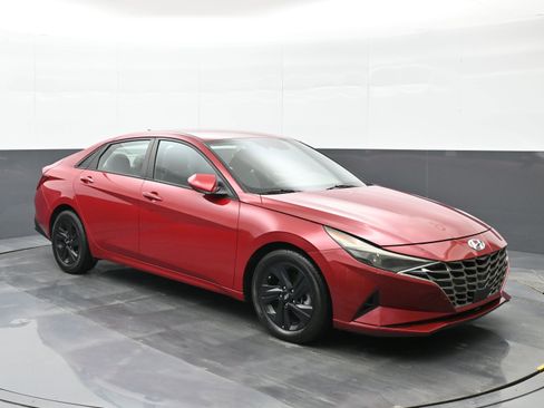 Used 2021 Hyundai Elantra SEL w/ Convenience Package image 2