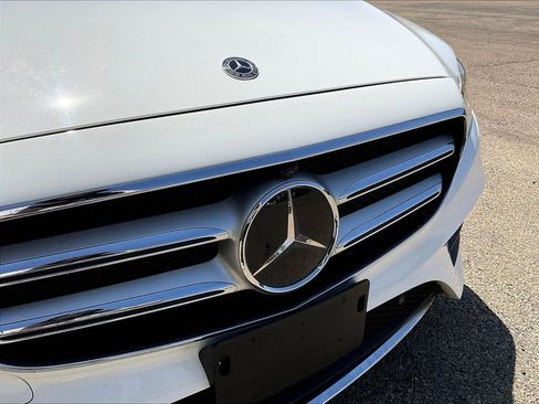 Used 2019 Mercedes-Benz E 300 4MATIC image 33