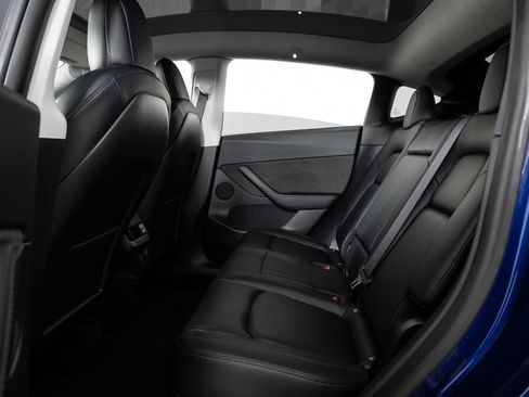 Used 2021 Tesla Model Y Long Range image 18