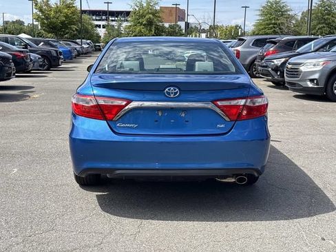 Used 2017 Toyota Camry SE FWD image 3