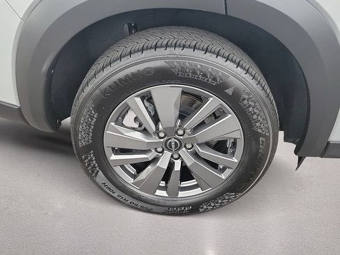Used 2025 Nissan Pathfinder SV FWD image 7