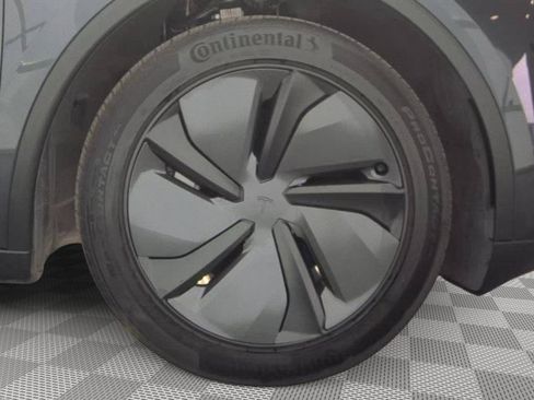 Used 2026 Tesla Model Y 2WD image 15