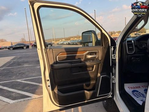 Used 2024 RAM 2500 Laramie AWD/4WD image 9