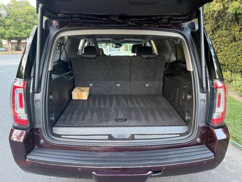 Used 2017 GMC Yukon XL SLT w/ Open Road Package AWD/4WD image 22