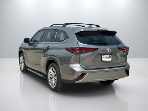 Used 2025 Toyota Highlander Platinum AWD/4WD image 7