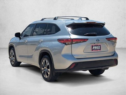 Used 2023 Toyota Highlander XLE FWD image 8