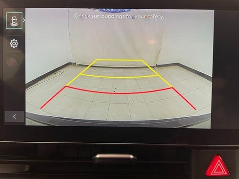 Used 2025 Kia Carnival image 4