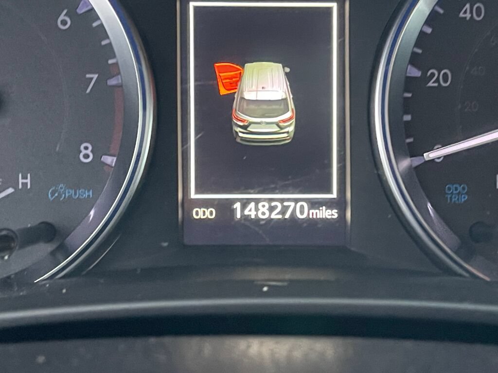 Used 2019 Toyota Highlander XLE AWD/4WD image 3