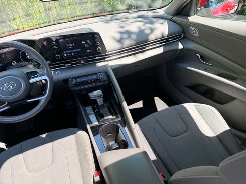 Used 2022 Hyundai Elantra SEL w/ Convenience + Premium Package FWD image 25