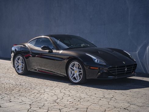Used 2017 Ferrari California T image 10