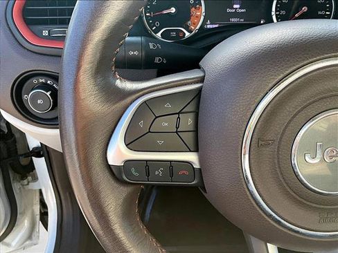 Used 2017 Jeep Renegade Limited image 16