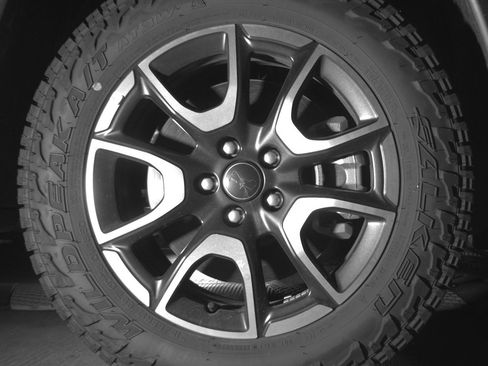 Used 2025 Jeep Compass Trailhawk AWD/4WD image 13