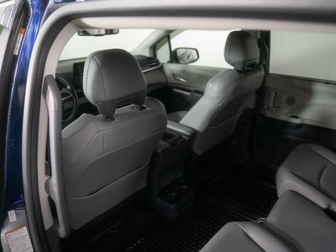 Used 2024 Toyota Sienna XLE FWD image 16