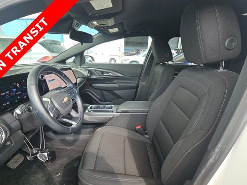 Used 2025 Chevrolet Equinox EV LT w/ Comfort Package image 6