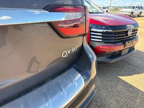 Used 2023 INFINITI QX80 Sensory w/ Cargo Package AWD/4WD image 12