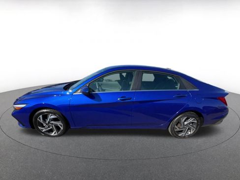 Used 2025 Hyundai Elantra SEL FWD image 8