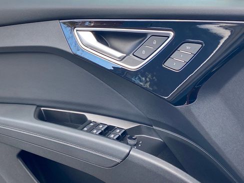 Used 2024 Audi Q4 e-tron Premium Plus w/ Premium Plus image 18