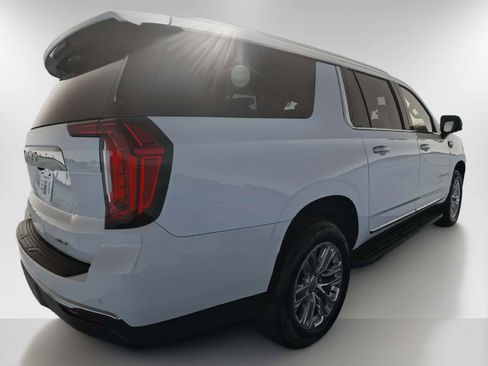 Used 2022 GMC Yukon XL SLT w/ SLT Luxury Package image 6