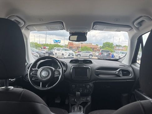 Used 2018 Jeep Renegade Altitude AWD/4WD image 32
