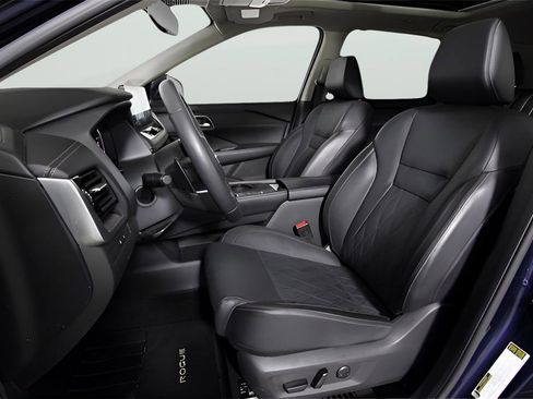 Used 2024 Nissan Rogue Platinum w/ Platinum Premium Package image 12