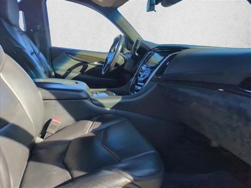 Used 2018 Cadillac Escalade Platinum image 21