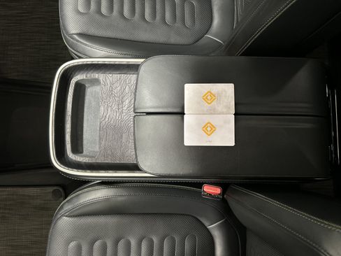 Used 2024 Rivian R1S Adventure AWD/4WD image 31