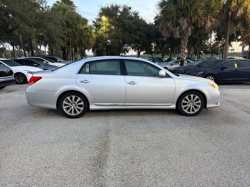 Used 2012 Toyota Avalon Limited FWD image 4