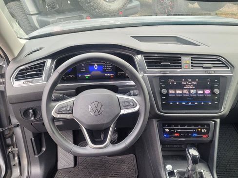 Used 2022 Volkswagen Tiguan SE AWD/4WD image 15