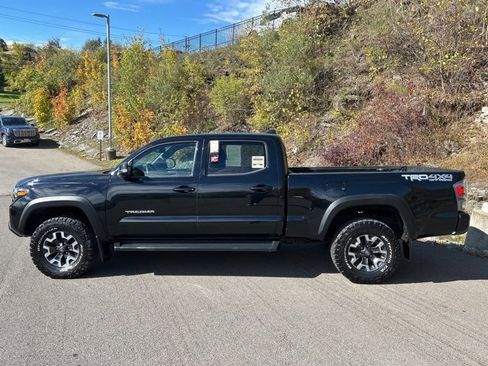 Used 2022 Toyota Tacoma TRD Off-Road image 13