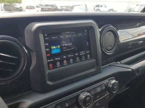 Used 2022 Jeep Gladiator Sport AWD/4WD image 13